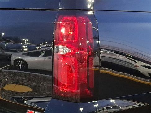 Used 2018 Chevrolet Tahoe LT image 16