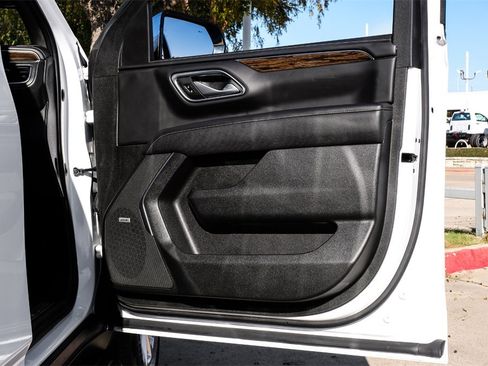 Used 2022 Chevrolet Suburban Premier image 48