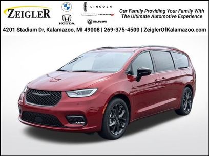 Used 2025 Chrysler Pacifica Limited