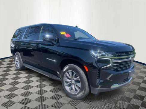Used 2021 Chevrolet Suburban LT w/ LT Signature Package AWD/4WD image 3