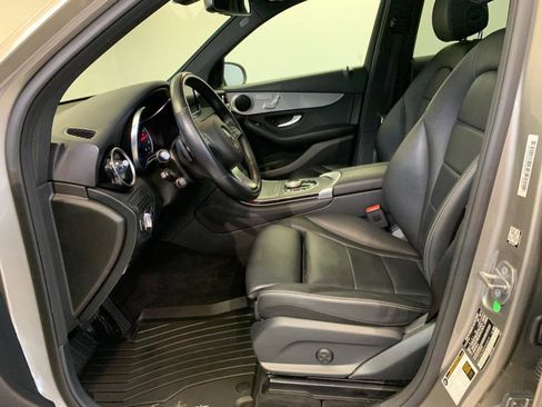 Used 2019 Mercedes-Benz GLC 300 4MATIC image 19