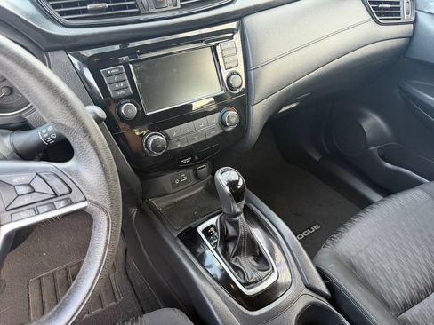 Used 2018 Nissan Rogue S FWD image 16