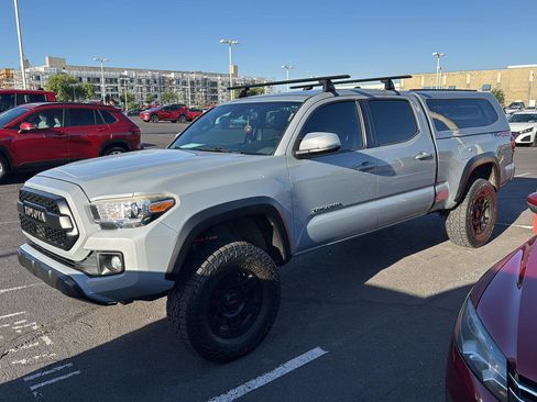 Used 2019 Toyota Tacoma TRD Off-Road w/ TRD Premium Off Road Package AWD/4WD image 3