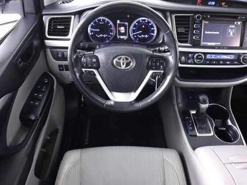 Used 2019 Toyota Highlander Plus AWD/4WD image 28