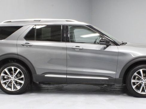 Certified 2025 Ford Explorer Platinum w/ Ultimate Package AWD/4WD image 12