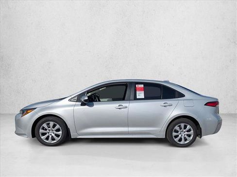 Used 2026 Toyota Corolla LE FWD image 5
