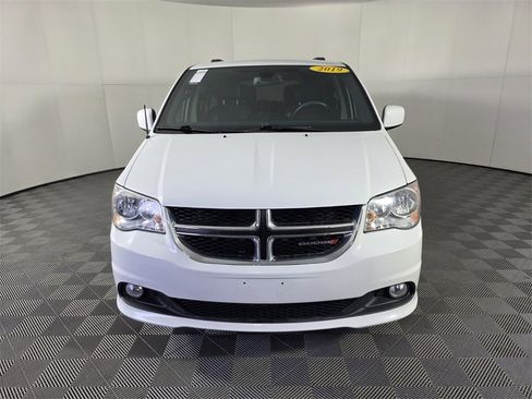 Used 2019 Dodge Grand Caravan SXT image 3