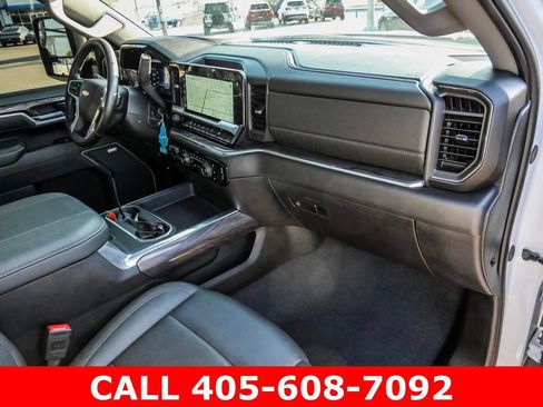 Used 2025 Chevrolet Silverado 3500 LTZ w/ LTZ Convenience Package AWD/4WD image 18