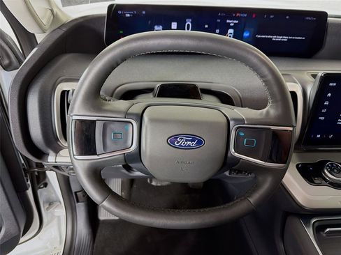 Used 2025 Ford Expedition Active AWD/4WD image 12