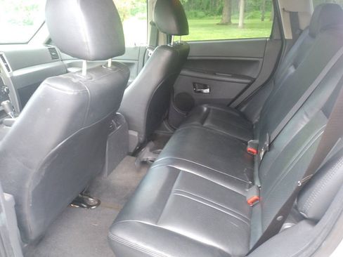 Used 2010 Jeep Grand Cherokee Laredo AWD/4WD image 27