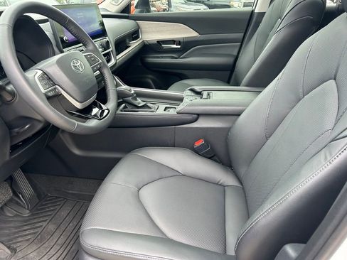 Used 2026 Toyota Grand Highlander FWD image 11