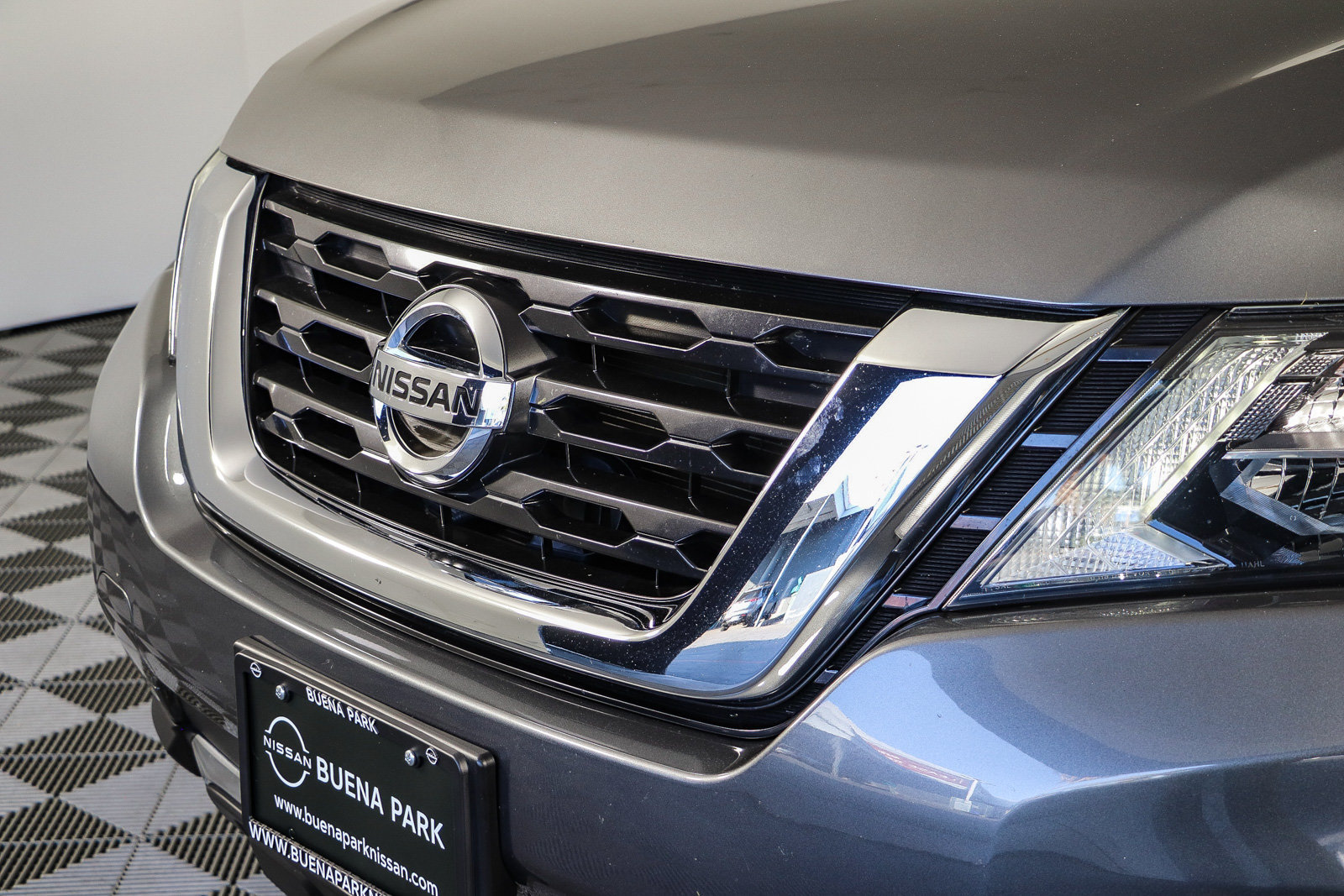 Used 2020 Nissan Pathfinder SV FWD image 5