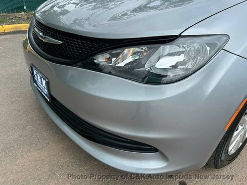 Used 2020 Chrysler Voyager L FWD image 19