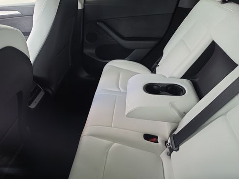 Used 2025 Tesla Model Y Long Range RWD image 11
