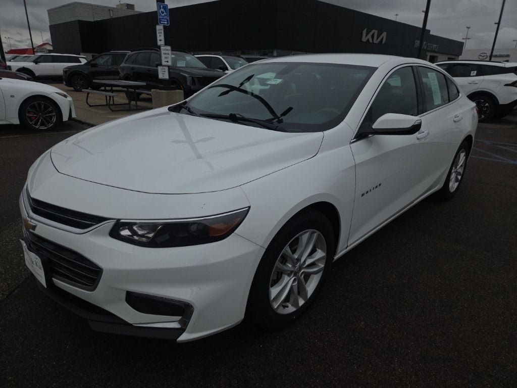 Used 2017 Chevrolet Malibu LT FWD image 1