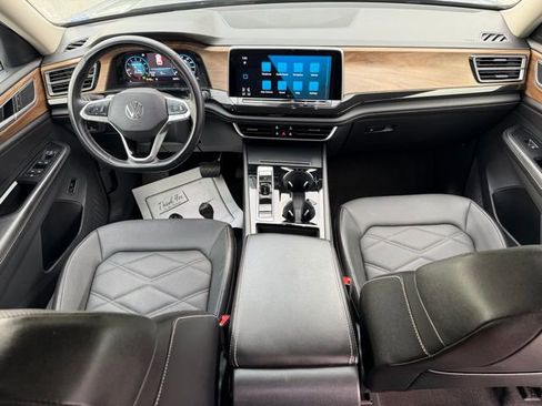 Certified 2025 Volkswagen Atlas SE FWD image 30