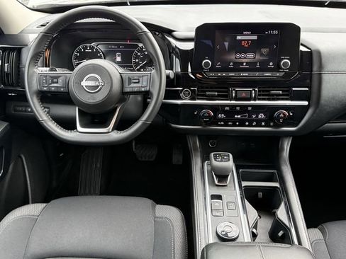 Used 2024 Nissan Pathfinder SV AWD/4WD image 9