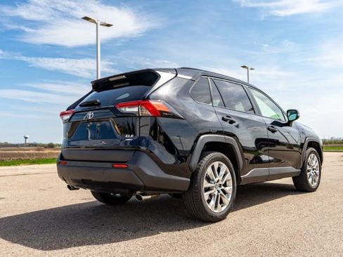 Used 2021 Toyota RAV4 XLE Premium AWD/4WD image 7