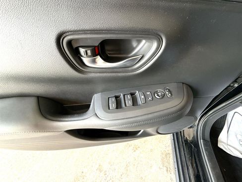 Used 2023 Honda HR-V LX image 15