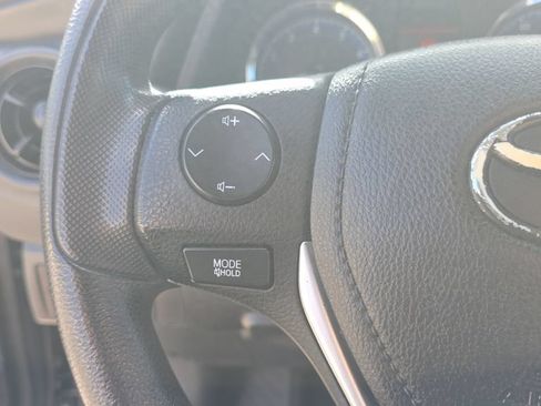 Used 2018 Toyota Corolla L FWD image 19