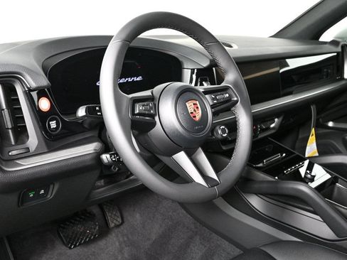 Certified 2026 Porsche Cayenne AWD/4WD image 4