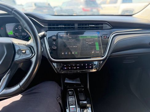 Used 2022 Chevrolet Bolt EUV LT w/ Convenience Package FWD image 9