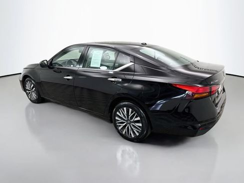 Used 2023 Nissan Altima 2.5 SV AWD/4WD image 5