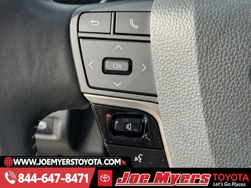 Used 2025 Toyota Camry SE w/ Convenience Package image 24