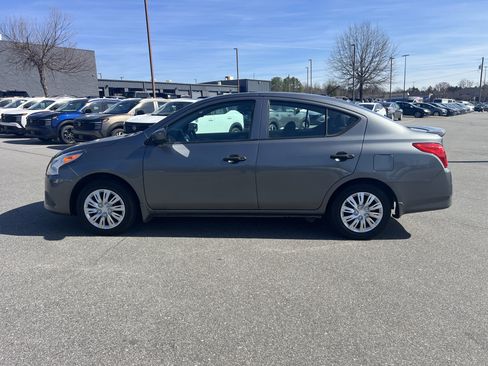 Used 2019 Nissan Versa S Plus image 8