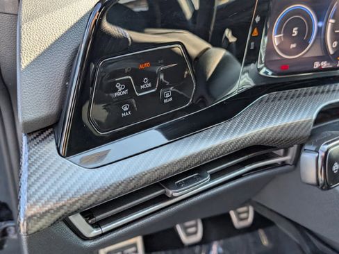 Used 2024 Volkswagen Golf R image 18