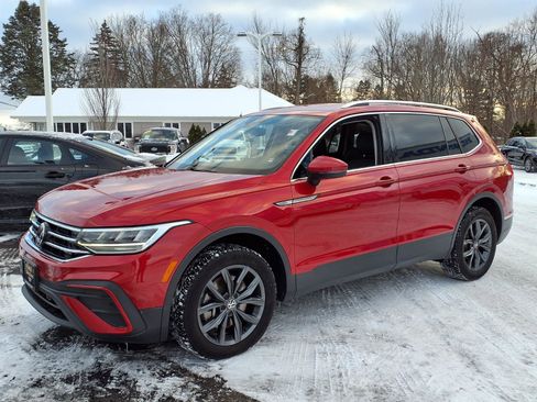 Used 2022 Volkswagen Tiguan SE image 3