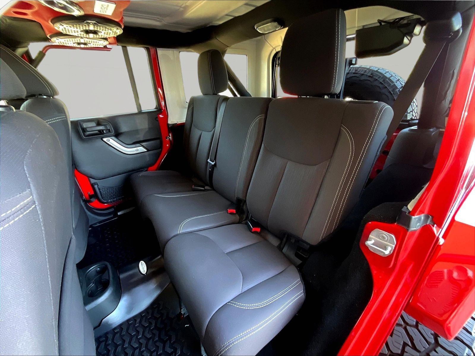 Used 2017 Jeep Wrangler Unlimited Sahara w/ Connectivity Group AWD/4WD image 22