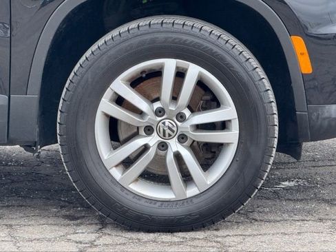 Used 2016 Volkswagen Tiguan S image 3