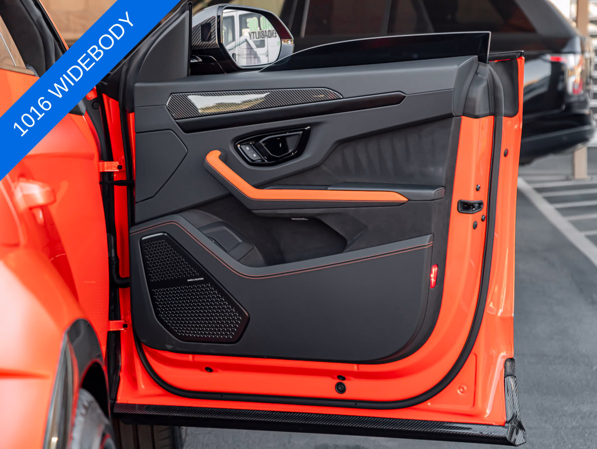 Used 2025 Lamborghini Urus SE AWD/4WD image 30