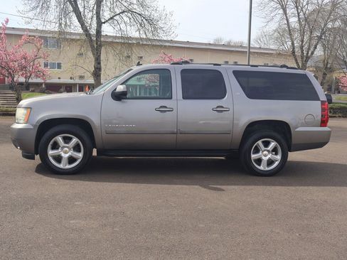 Used 2007 Chevrolet Suburban LT AWD/4WD image 3