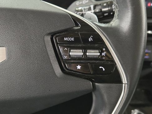 Used 2023 Kia Niro EX image 12