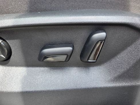 Used 2025 Volkswagen Atlas SE FWD image 19