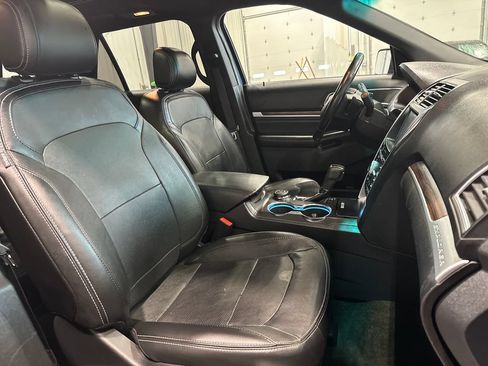 Used 2016 Ford Explorer Limited w/ Equipment Group 301A AWD/4WD image 36