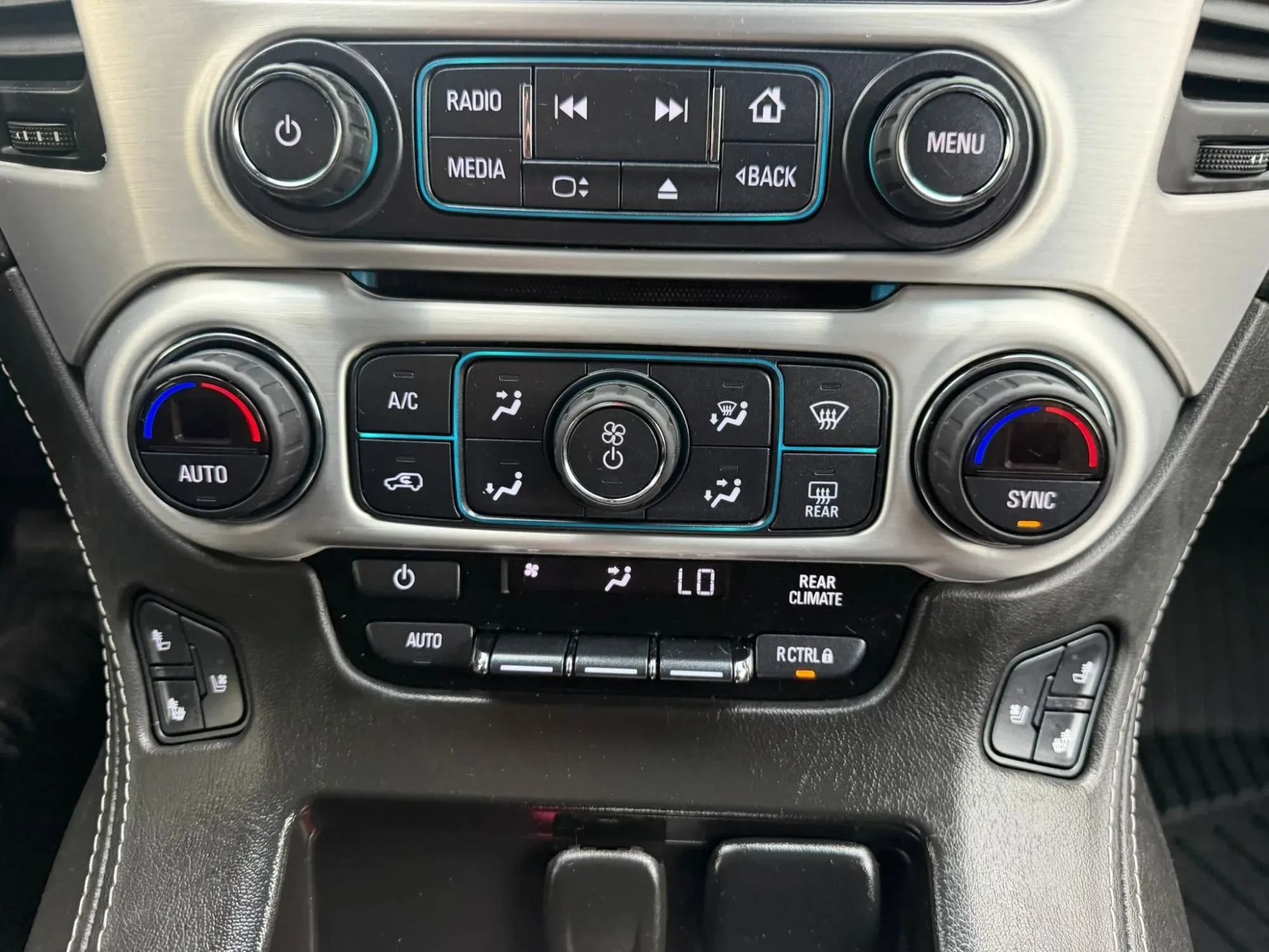 Used 2017 GMC Yukon SLT w/ Premium Edition AWD/4WD image 20