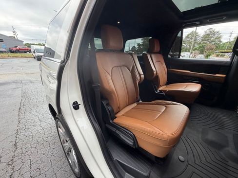 Used 2022 Ford Expedition Platinum AWD/4WD image 32
