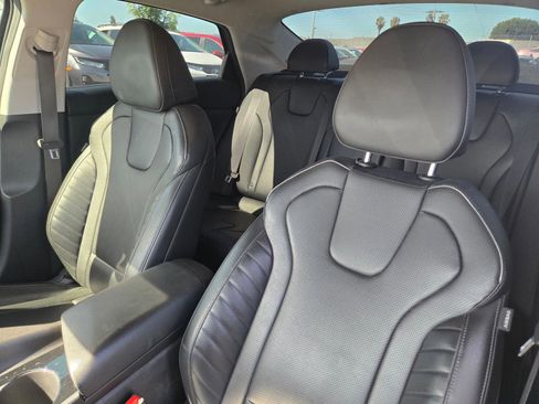 Used 2025 Hyundai Elantra Limited FWD image 14