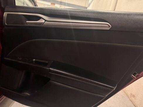 Used 2019 Ford Fusion SE FWD image 27