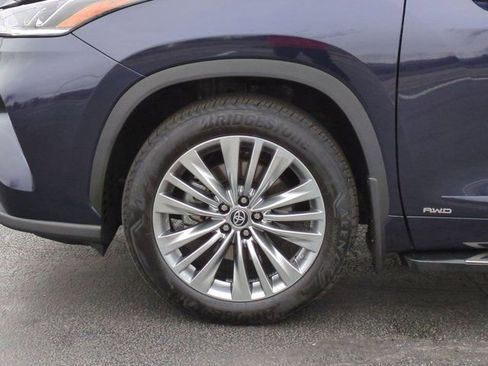 Used 2023 Toyota Highlander Platinum image 7