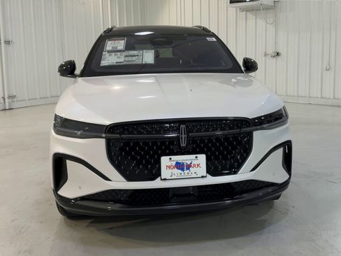 New 2026 Lincoln Nautilus Reserve w/ Jet Appearance Package image 4