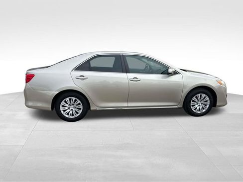 Used 2013 Toyota Camry LE image 10