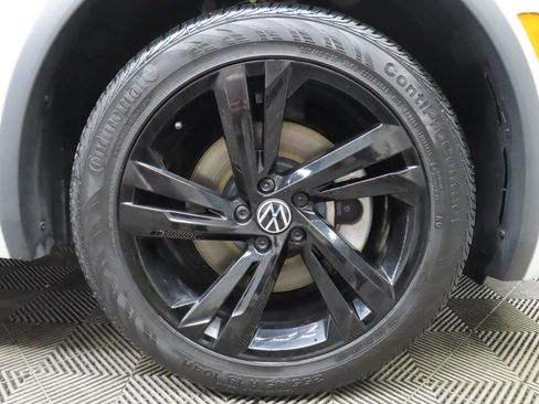 Used 2023 Volkswagen Tiguan SE R-Line image 10