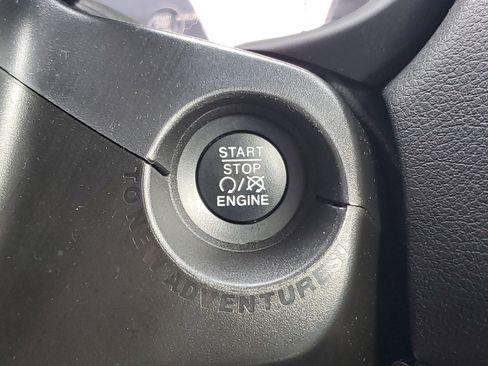 Used 2021 Jeep Renegade Limited image 27