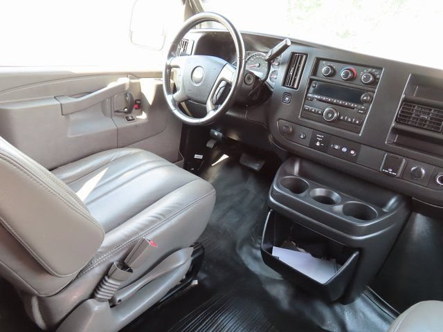 Used 2017 Chevrolet Express 2500 RWD image 13