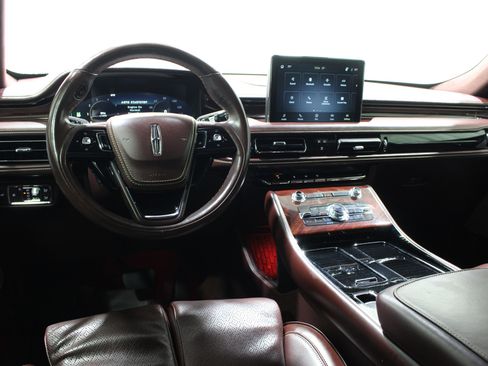 Used 2021 Lincoln Aviator Black Label w/ Class IV Trailer Tow Package image 2