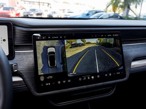 Used 2025 Rivian R1S Adventure image 20